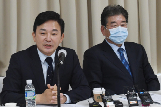 원희룡 제주도지사가 마포포럼 정례 세미나에서 강연하고 있다. 연합뉴스